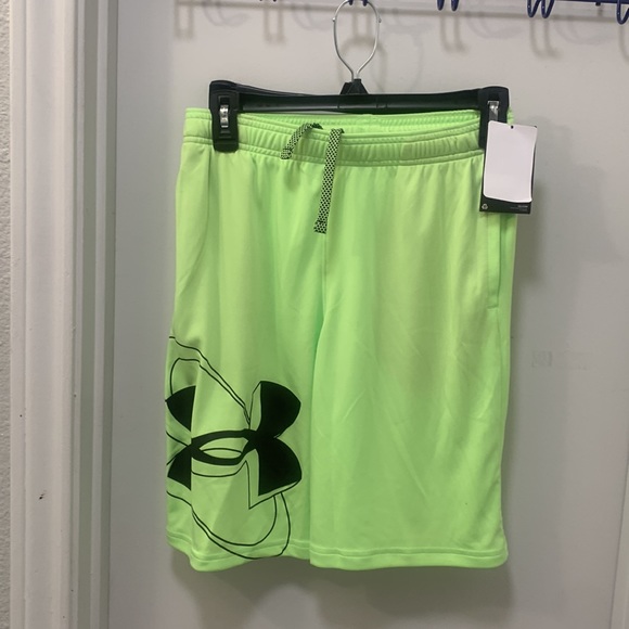 Boys 8-20 Under Armour prototype 2.0 ssz shorts loose - Picture 2 of 8